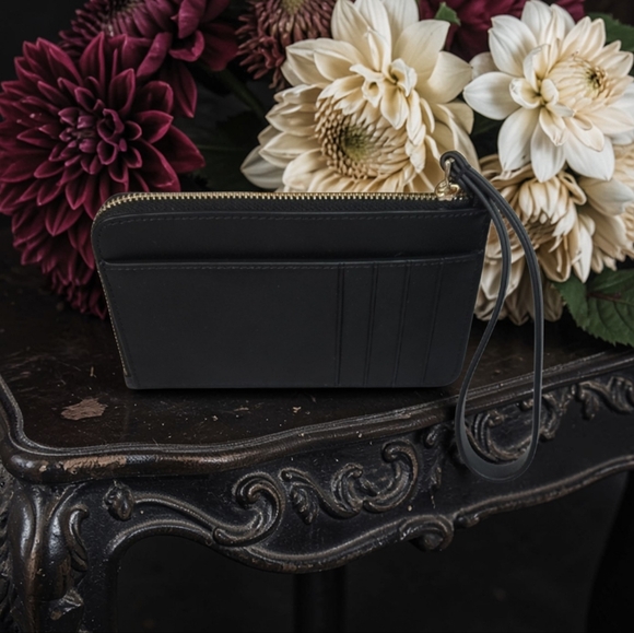 Kate Spade Lucy Spade Flower Small  Wristlet - Picture 3 of 5